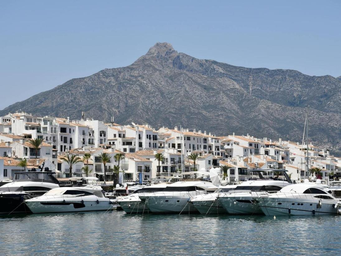 Barnes_Marbella-Golden_Mile