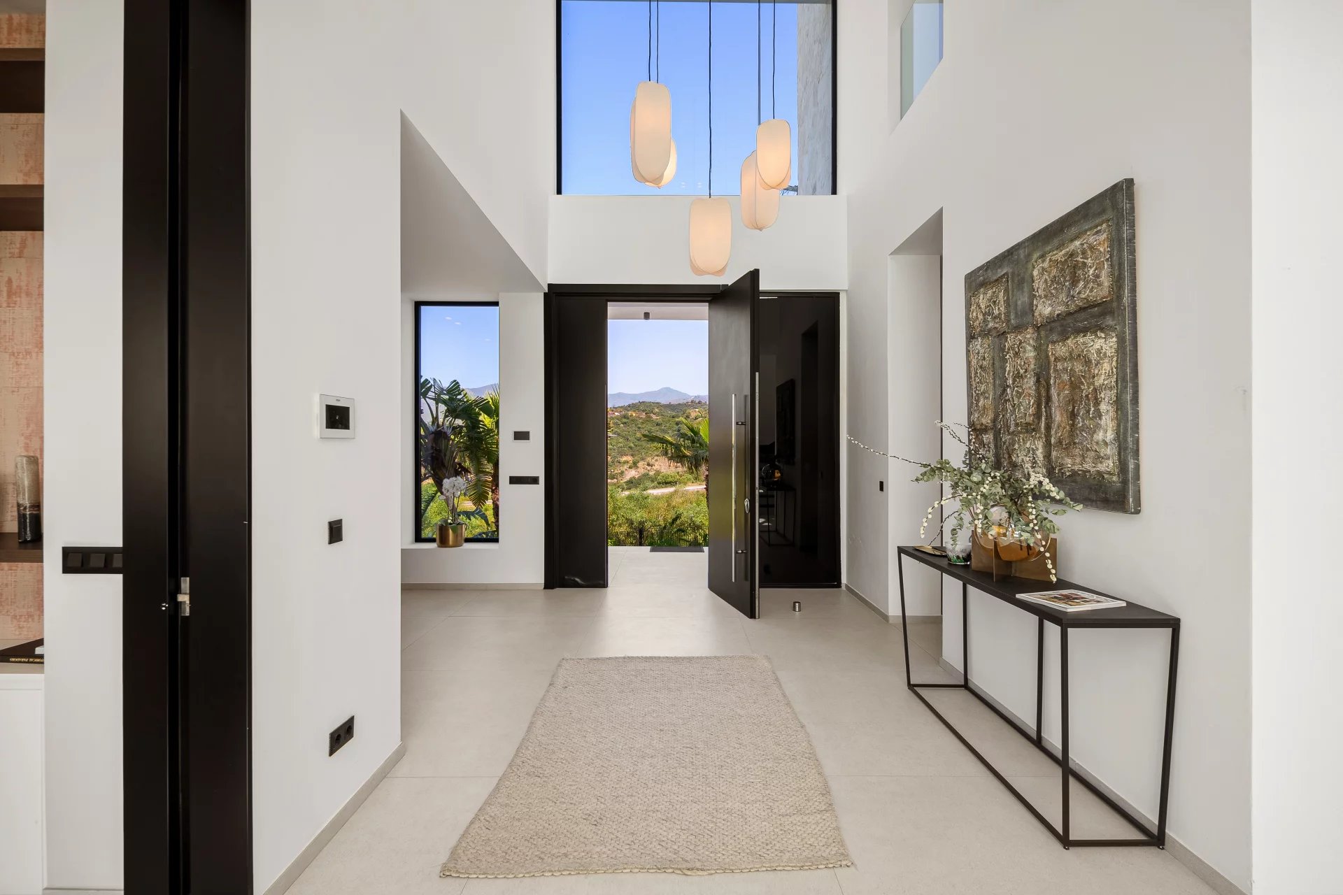 Hall d'entrée d'une villa contemporaine sur la Costa del Sol