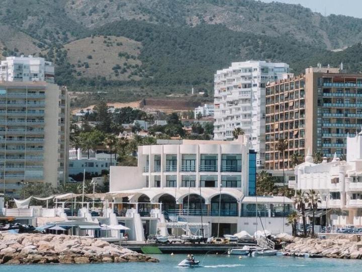 Puerto Banús en Marbella, destino estratégico para la inversión inmobiliaria internacional gracias a sus ventajas fiscales y seguridad jurídica en Andalucía.